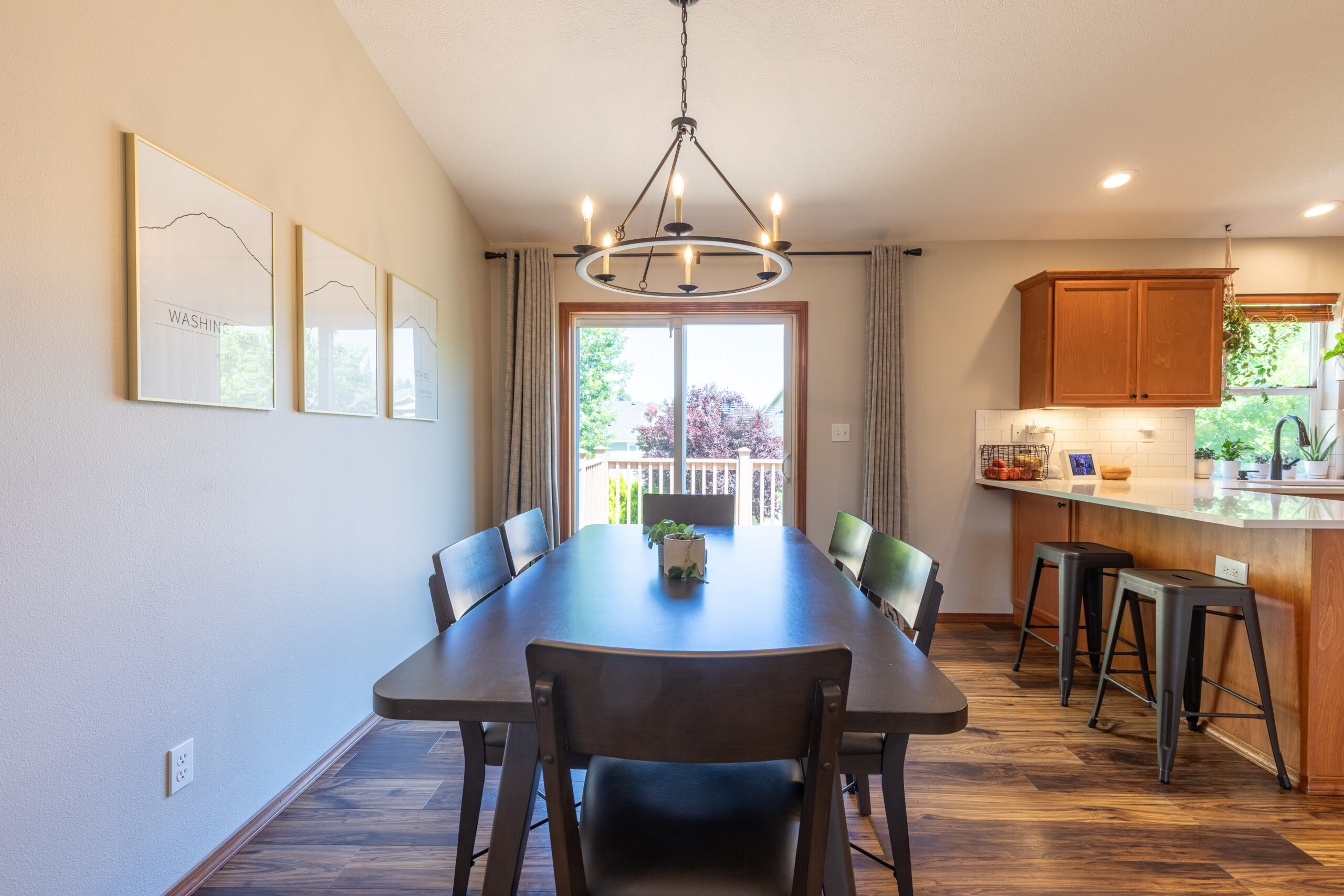 Dining room interior photo