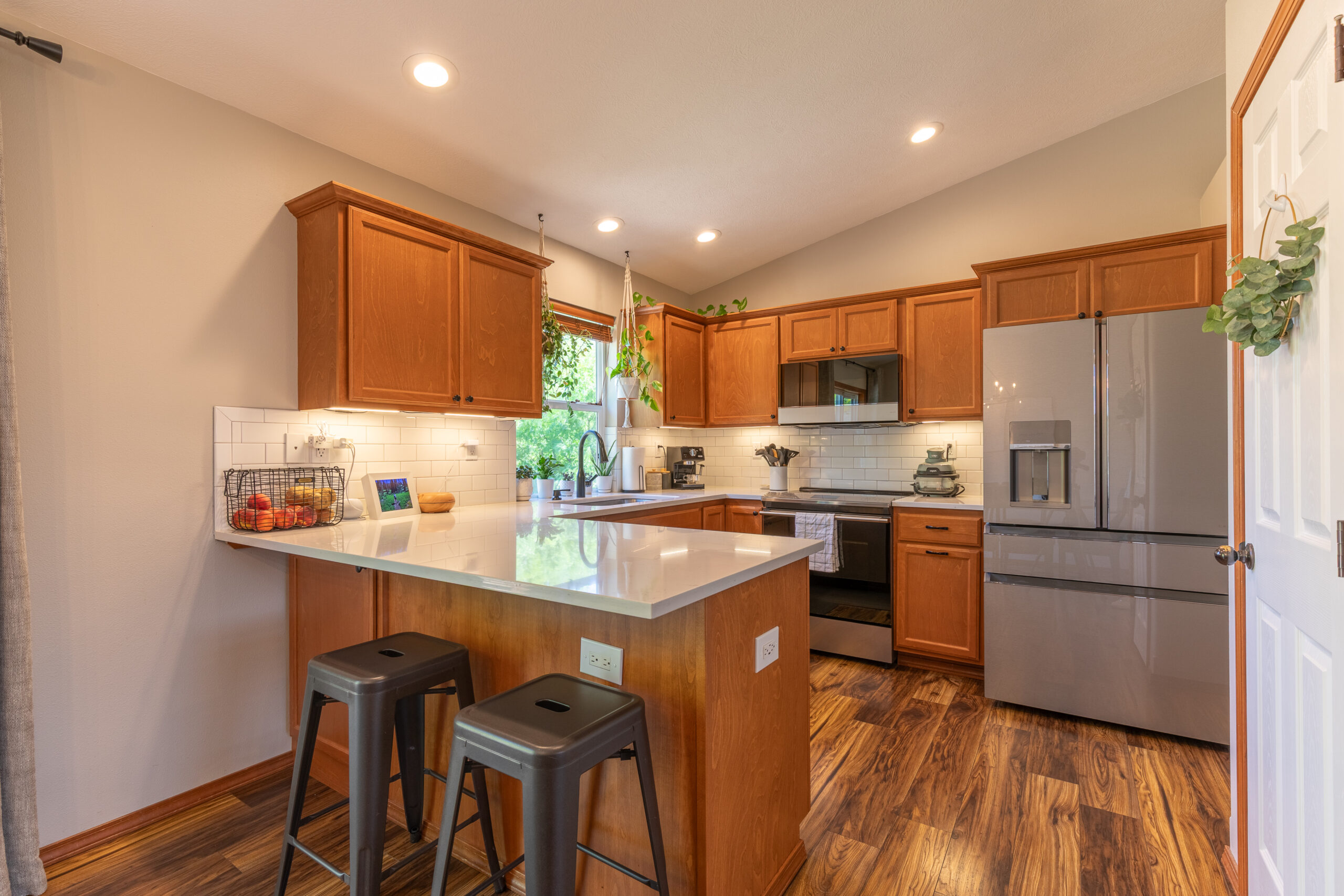 Bright HDR interior photo of the kitchen